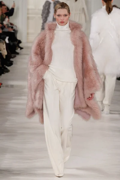 Look 9